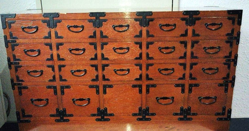 Cassettiera giapponese