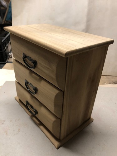Piccola cassettiera legno - in,